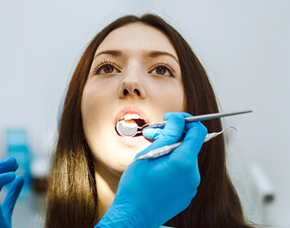 What Are The Symptoms Of A Mouth Infection?
