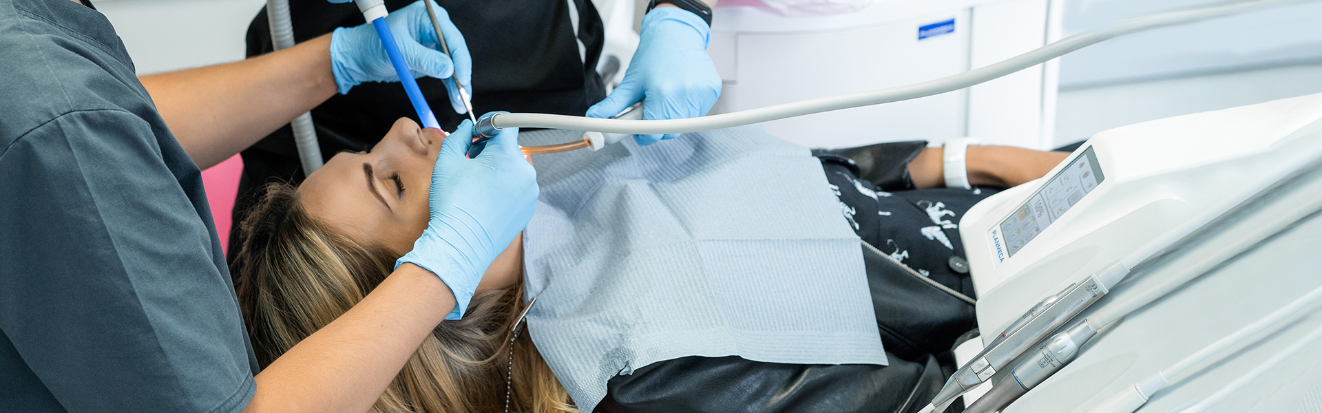 What hurts more tooth extraction or implant?